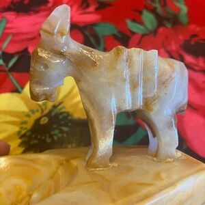 HAND CARVED ONYX DONKEY FIGURE WITH ASHTRAY OR TRINKET DISH